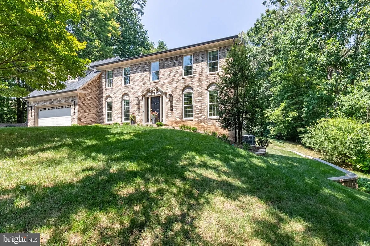 Photo 2 of 16 - 4806 Bentonbrook Dr - Fairfax, VA Building Photo - 4806 Bentonbrook Dr
