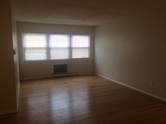 3rd image of 35 Springside Ave APT H1