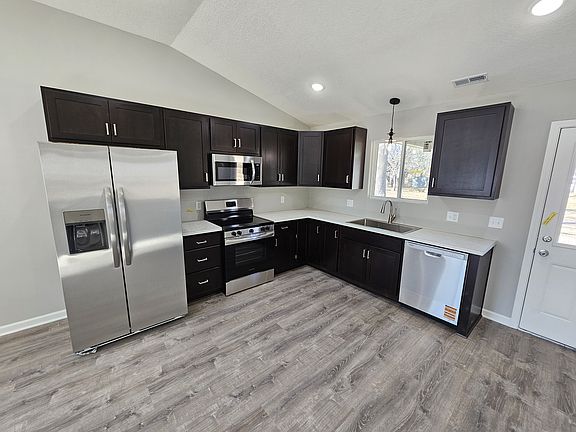 4th image of 626 Prospect St