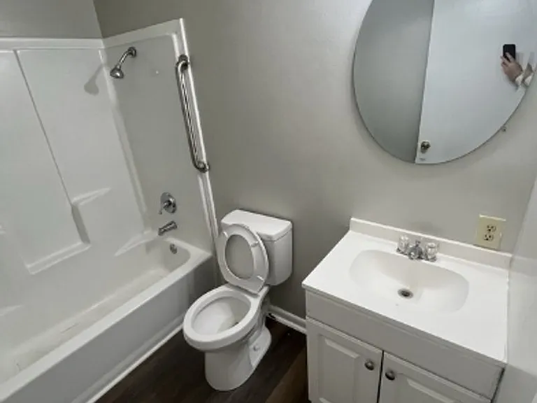 10 Gussie Ave — Photo 5