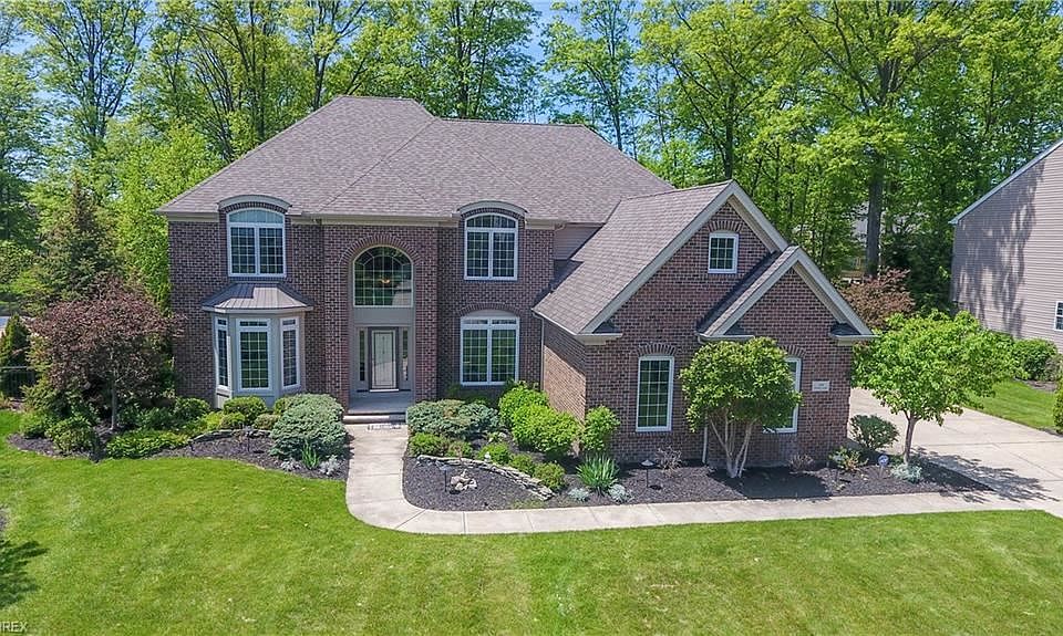 1st image of 364 Harbor Ct