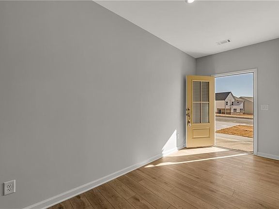 5th image of 313 Brighton Bend Ln