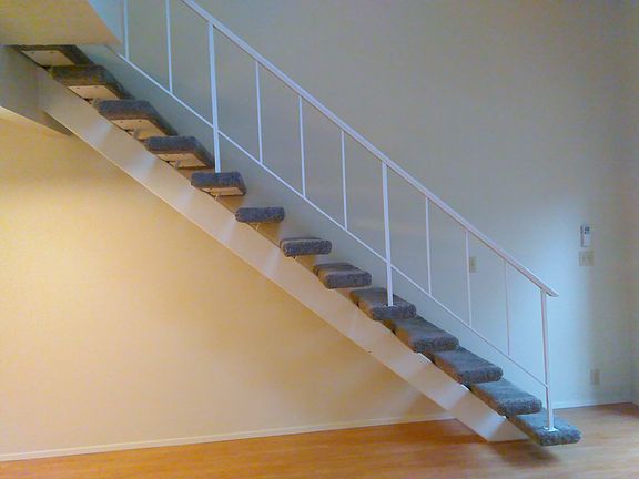 Floating stairs