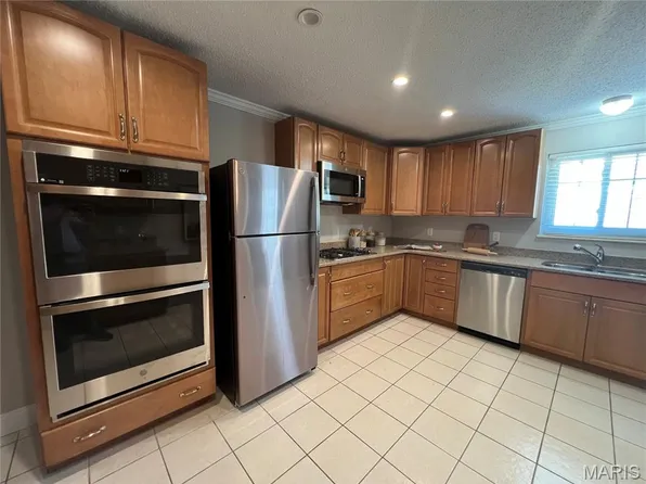 10381 Oxford Hill Dr APT 24, Saint Louis, MO 63146