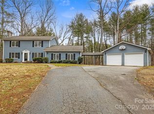 17 Hampton Dr, Weaverville, NC 28787