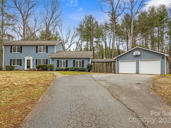 17 Hampton Dr, Weaverville, NC 28787