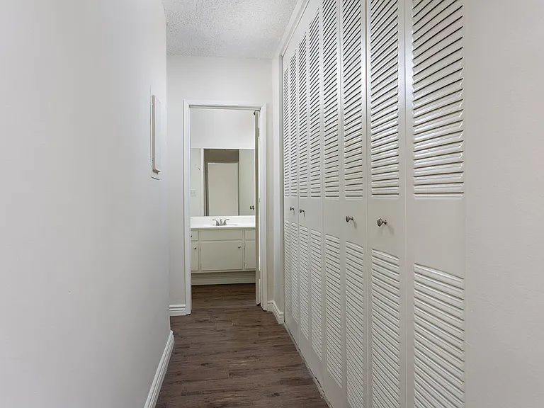13157 Oxnard St #103 — Photo 10