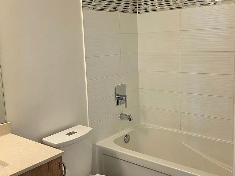 7165 Yonge St #Penthouse 103 — Photo 13