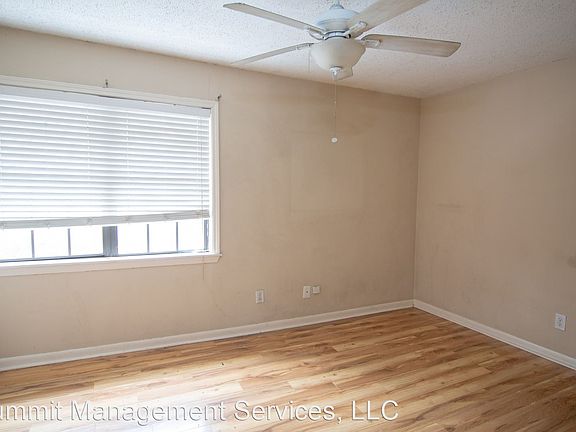 4th image of 1750 Jefferson Ave APT 10