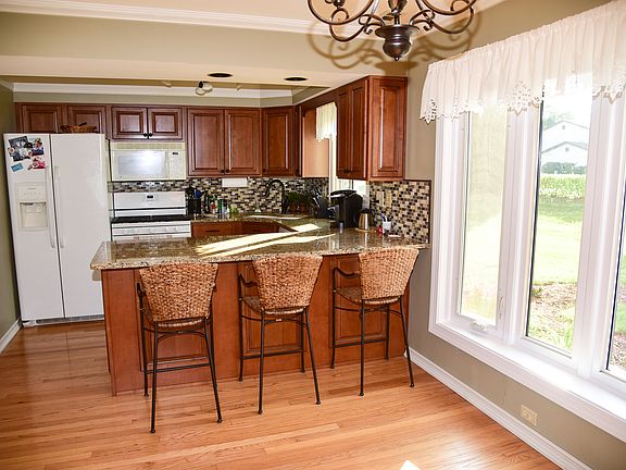 4th image of 34013 N White Oak Ln