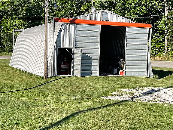 4th image of 2955 Highway 2002
