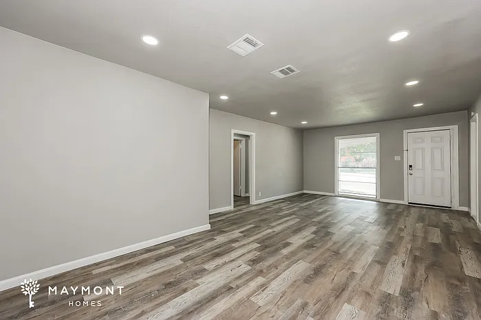 2628 S Marsalis Ave — Photo 3