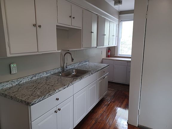 4th image of 37 Fairfield St Floor 2