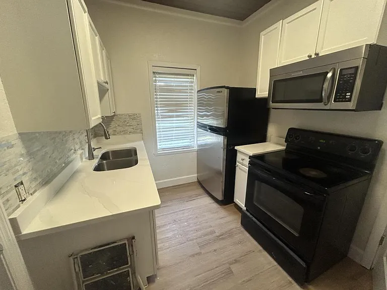 1031 Neville Ave — Photo 14