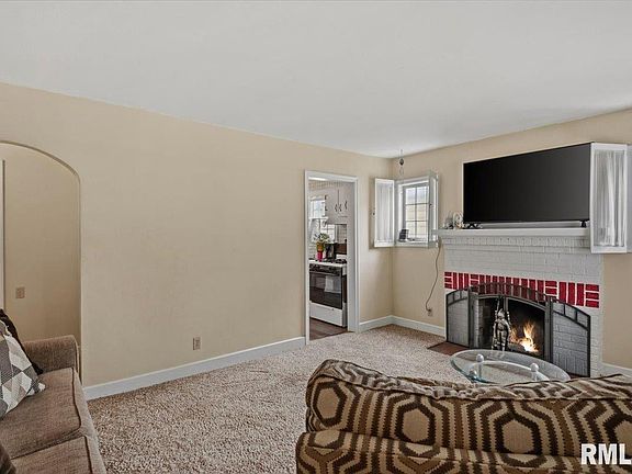 3rd image of 200 N Illinois St