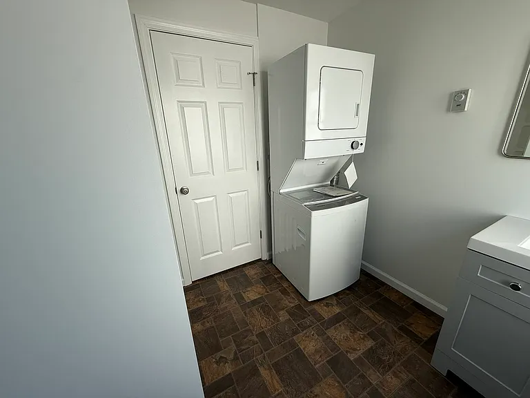 328 1st St #1 — Photo 7