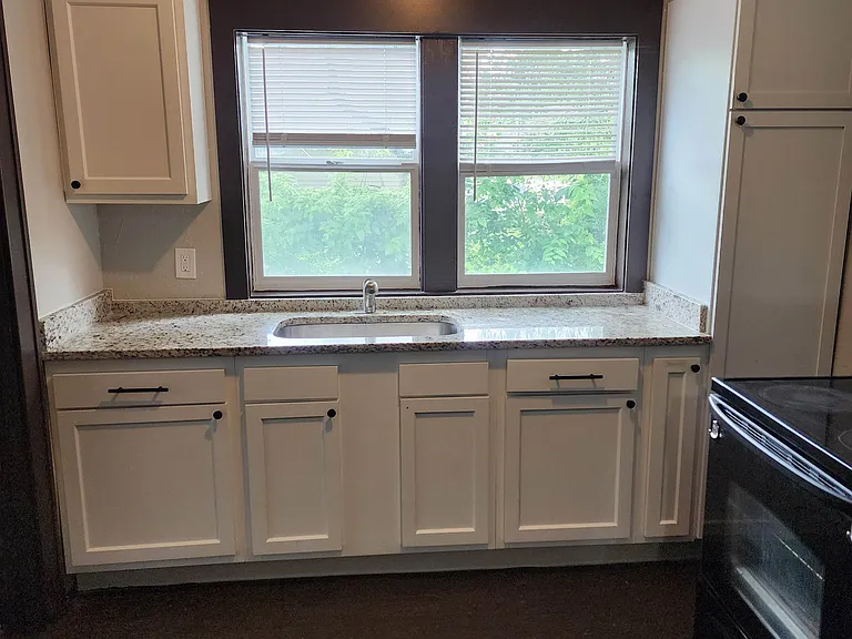 210 E 19th St #2 — Photo 5