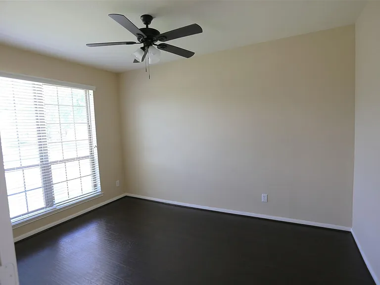 3327 Summerwood Ln — Photo 3