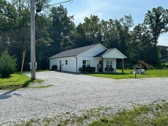 3rd image of 254 Hemlock Springs Dr