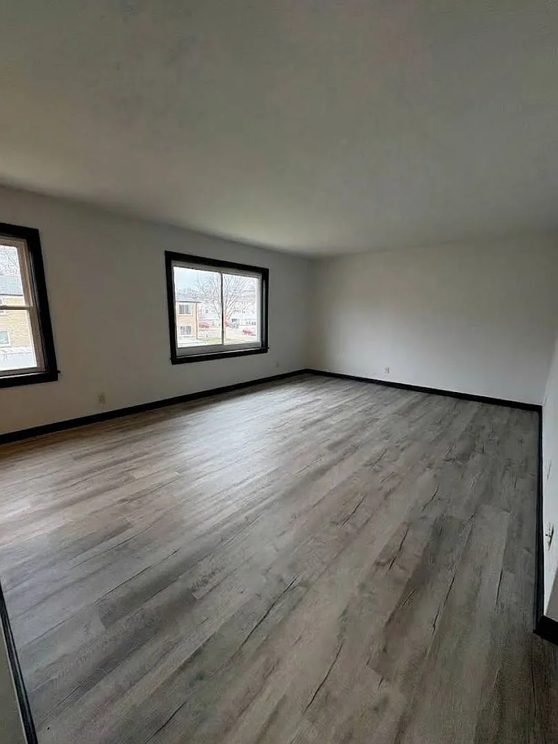 240 - 246 Parkview Blvd — Photo 1
