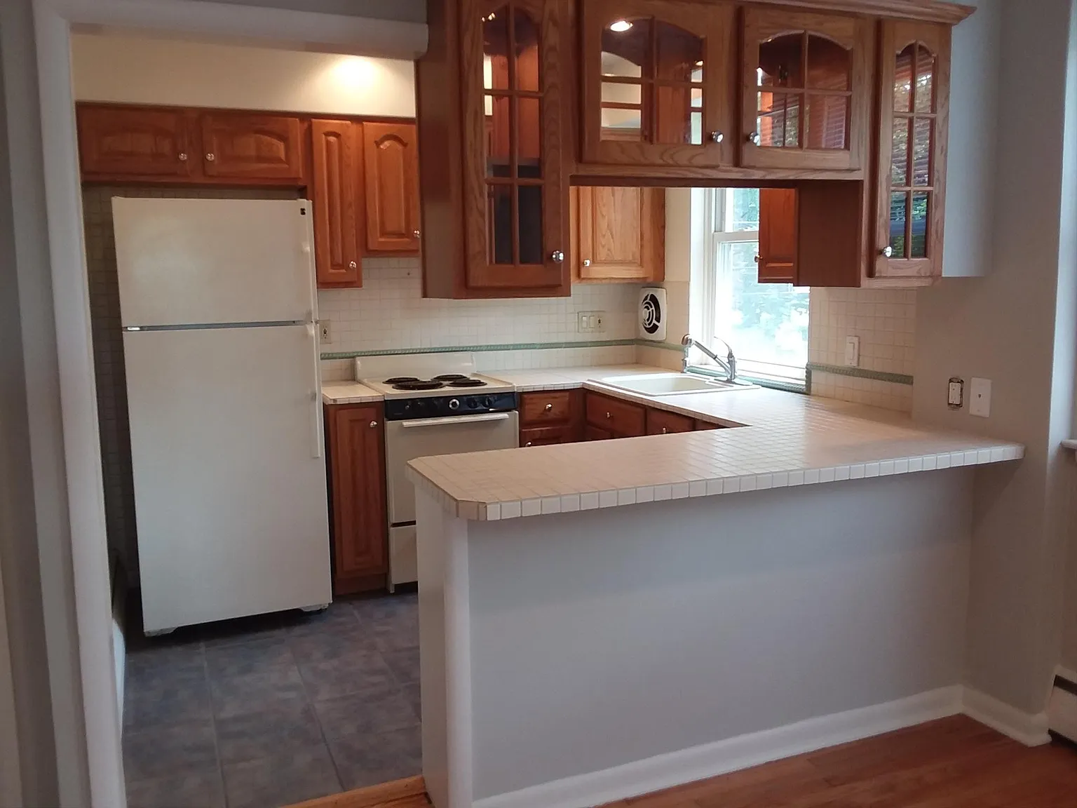 2 bed, 840 sqft, $1,700 — Photo 4