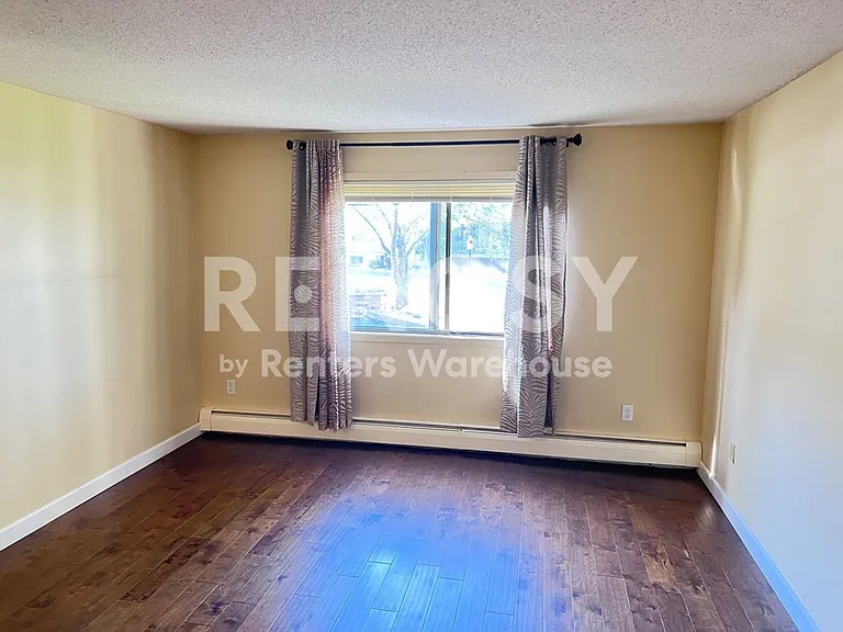 1304 W Medicine Lake Dr #118 — Photo 18
