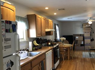 541 Pleasant St APT 2R, Worcester, MA 01602