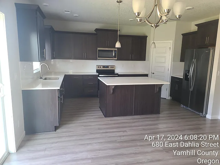 680 Dahlia St — Photo 2