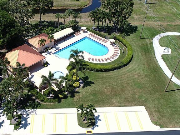 4th image of 157 Heritage Way