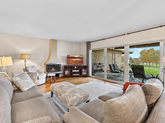 5th image of 200 N Waverly Pl