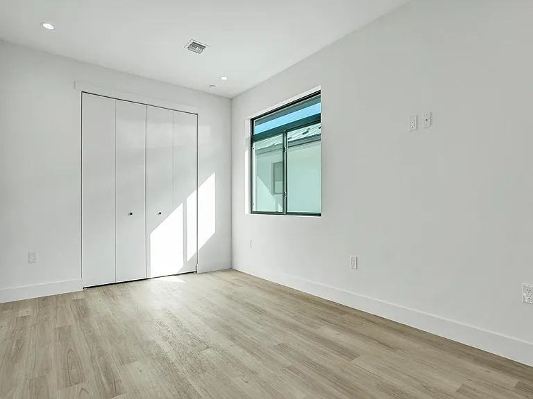 604 SW 7th Ave — Photo 42