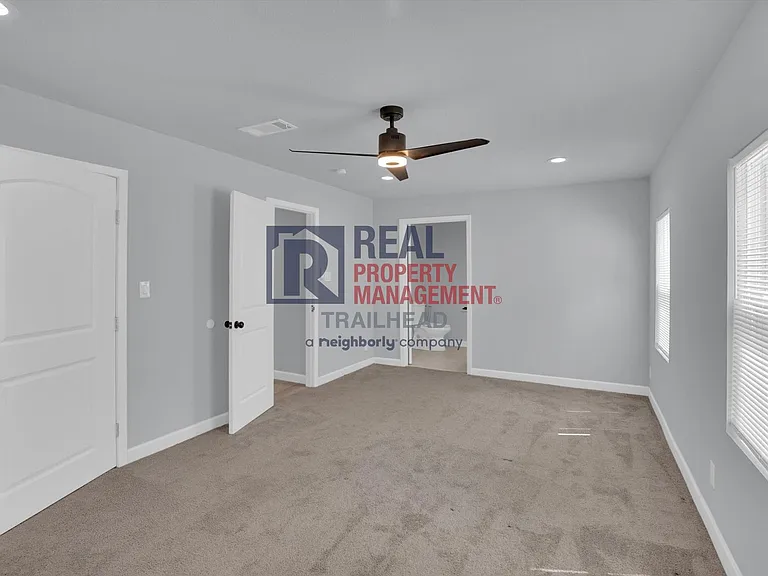 556 NW Lorna St — Photo 11