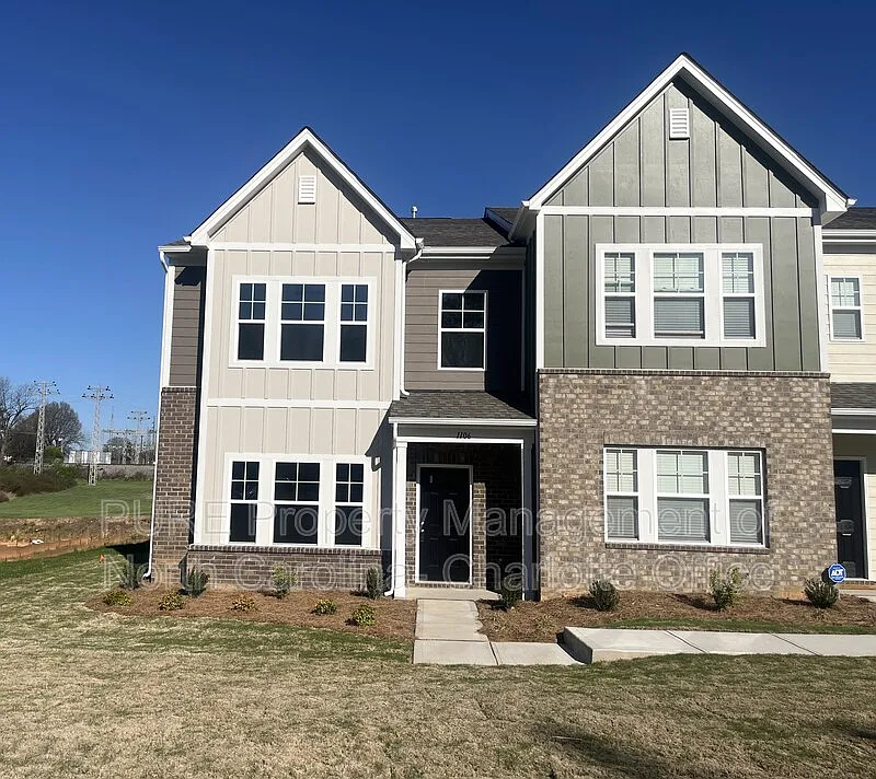 3 bed, 3.0 bath, 1700 sqft, $1,700 — Photo 2