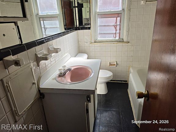 5th image of 19723 Buffalo St