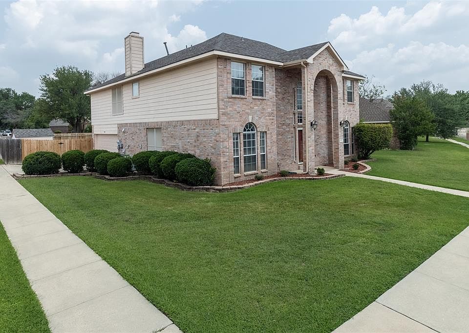 1st image of 4817 Park Brook Dr