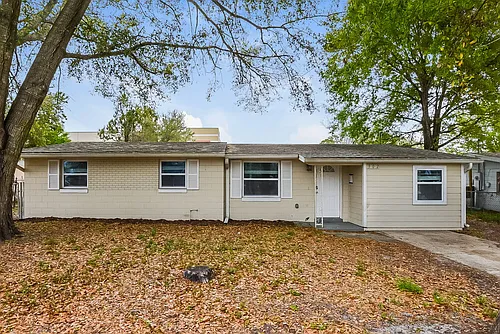302 Spring Lake Cir Photo 1