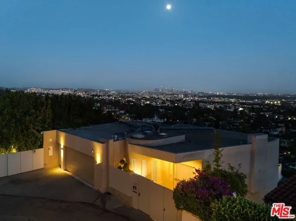 7882 Fareholm Dr, Los Angeles, CA 90046