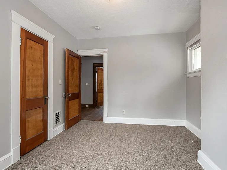 15401 Grovewood Ave — Photo 17
