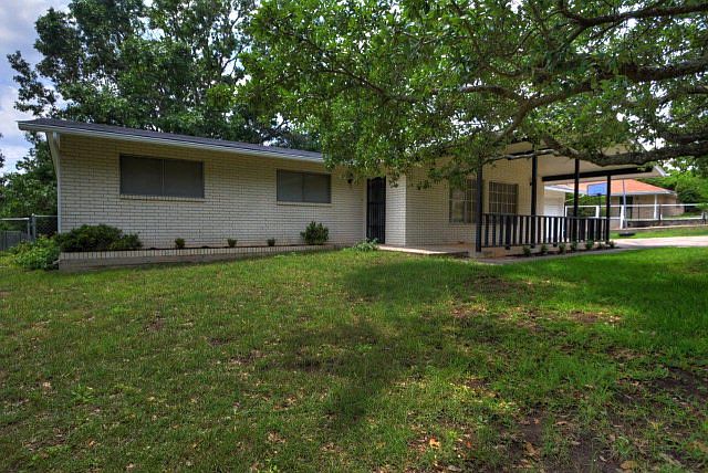 1st image of 214 Loma Vista Dr