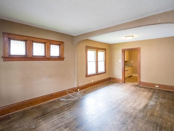 4th image of 3535 Oliver Ave N