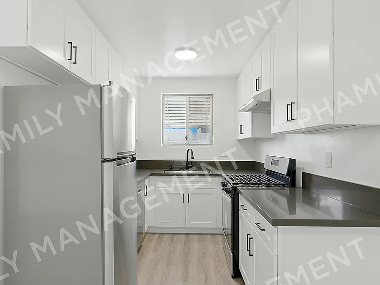 475 S Los Robles Ave #13 — Photo 5