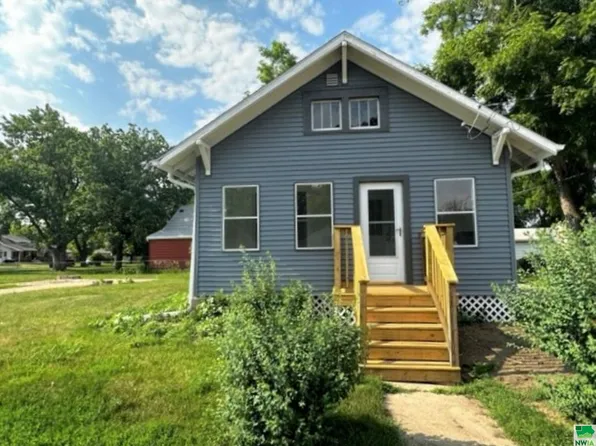 1313 W 26th St, Sioux City, IA 51103
