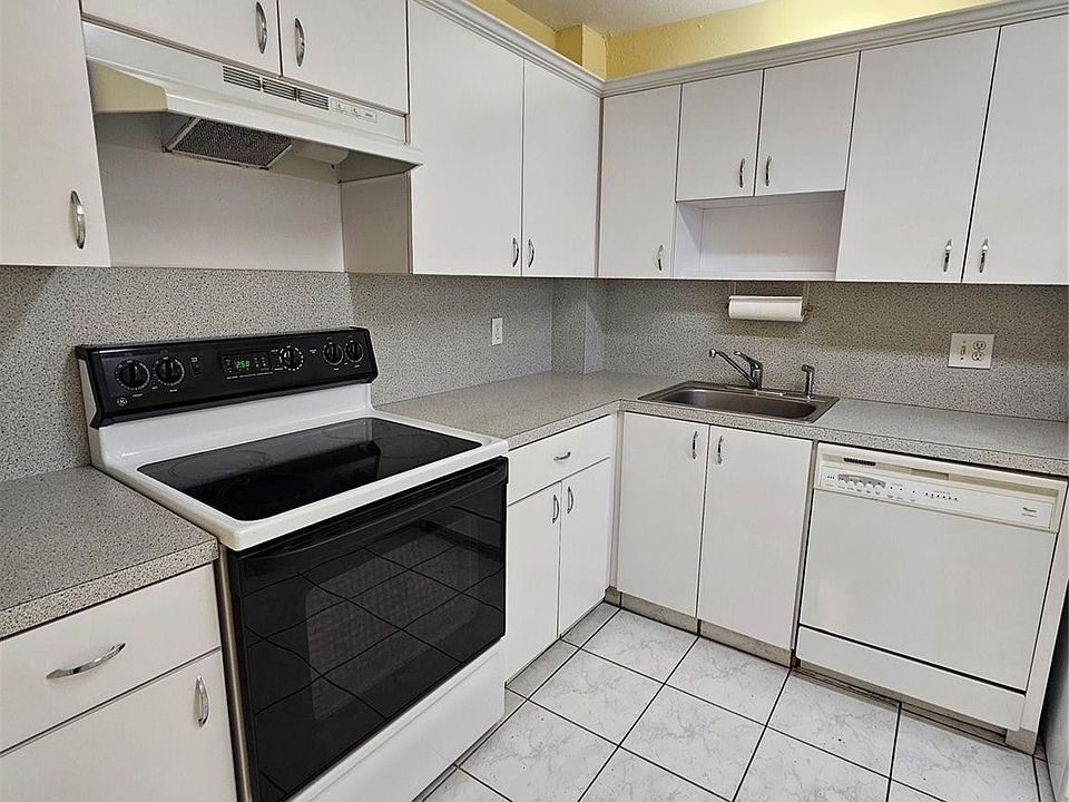 1st image of 575 Oaks Lane #706