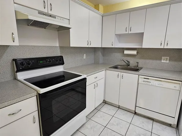 575 Oaks Lane #706, Pompano Beach, FL 33069