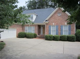 8 Windrock Way, Greensboro, NC 27455