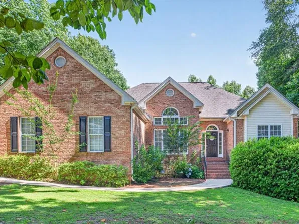 323 Oconee Ln, Commerce, GA 30529