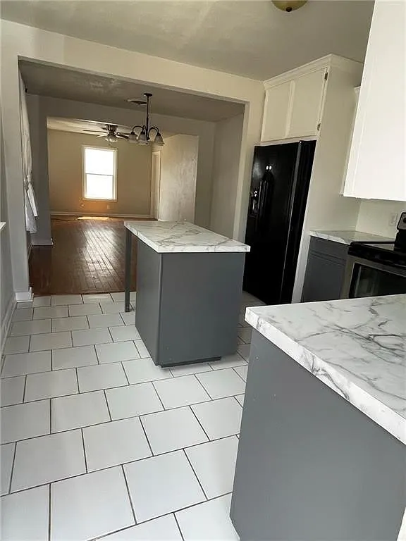 3 bed, 1.0 bath, 1045 sqft, $1,400 — Photo 2