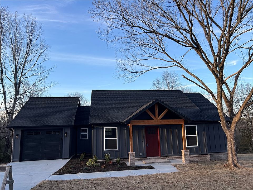 1st image of 33 Salen Ln