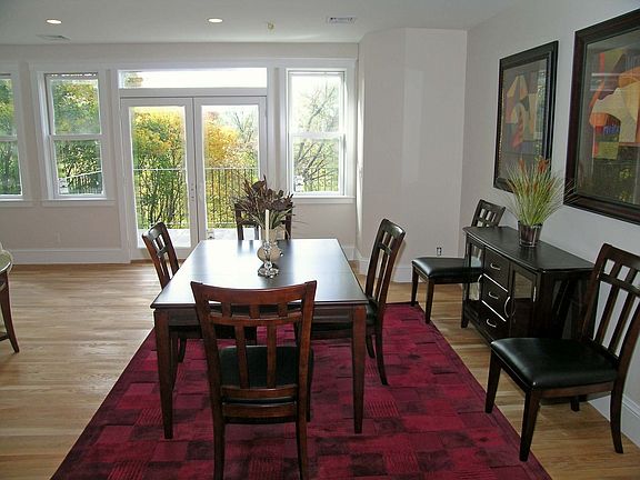dining room, balcony