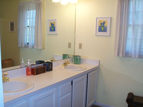 5th image of 415 Park Pl